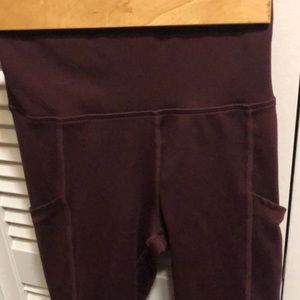 American Eagle - The Everything Pocket - full length Legging - xs - maroon color